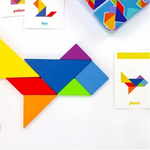 Puzzle Tangram en bois avec une boite rangement et cartes en anglais - Vignette | Le Poussin Ludique