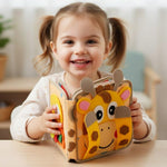 Livre d’activité bébé Montessori avec tête de girafe - Vignette | Le Poussin Ludique